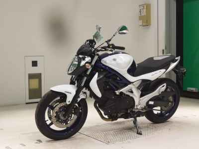 Suzuki Gladius SFV400 2010