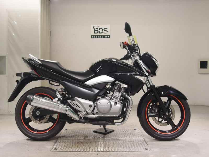 Suzuki GSR250