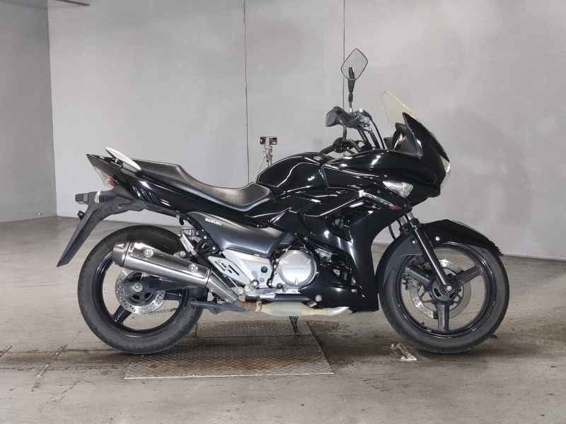 Suzuki GSR250F