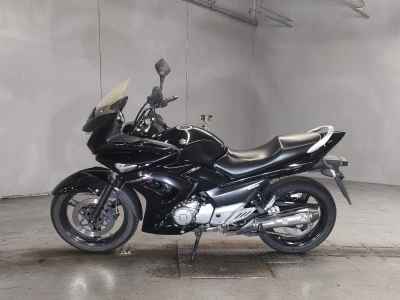 Suzuki GSR250F