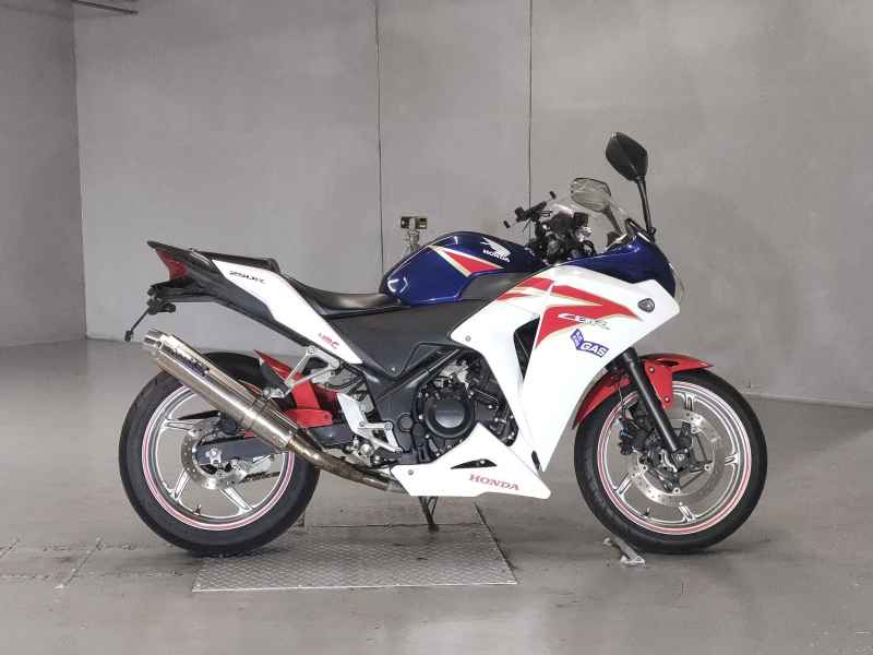 Honda CBR250R 2011