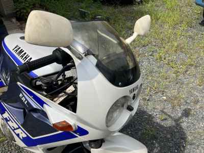 Yamaha FZR250
