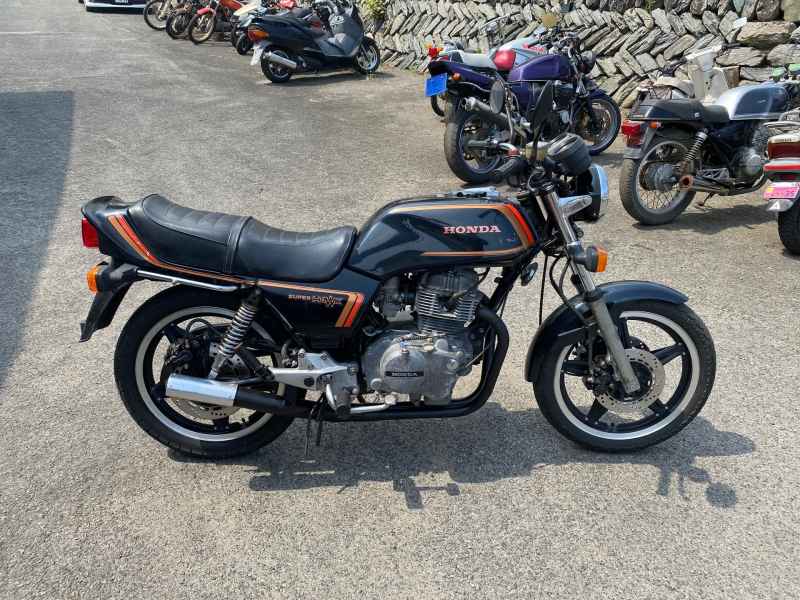 Honda CB250 Super Hawk