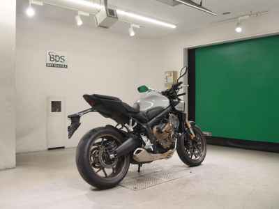 Honda CB650R E-Clutch 2024