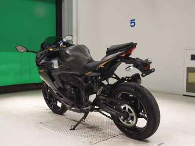 Kawasaki Ninja ZX-25R 2022