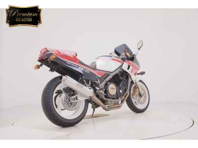 Yamaha FZ750