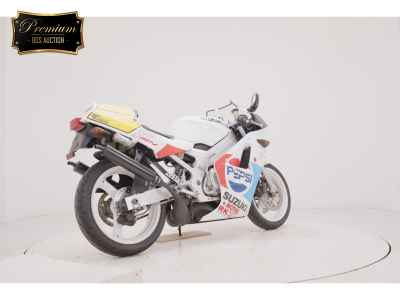 Suzuki RGV250SP