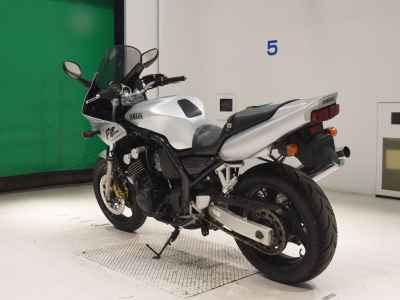 Yamaha FZ400