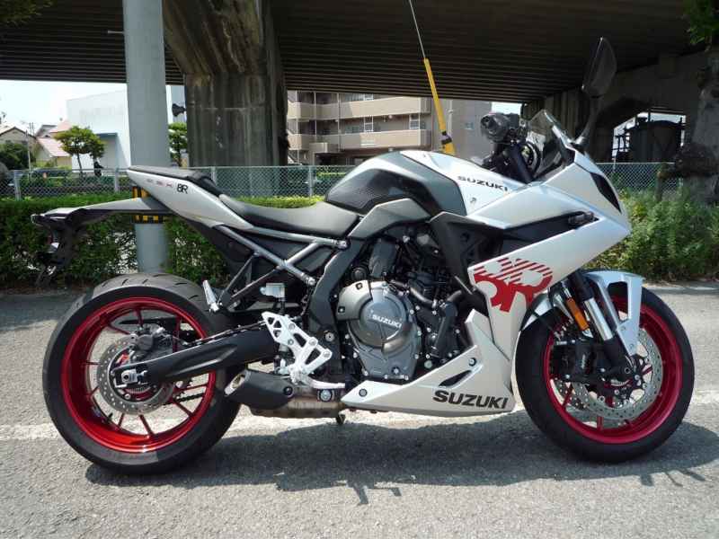 Suzuki GSX-8S 2024