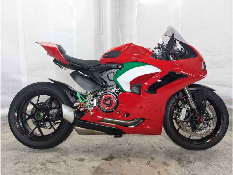Ducati Panigale V2 2023