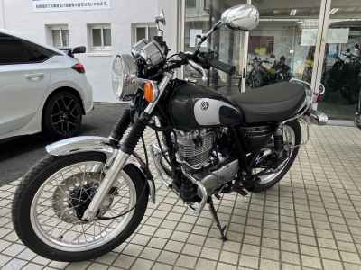 Yamaha SR400 2022