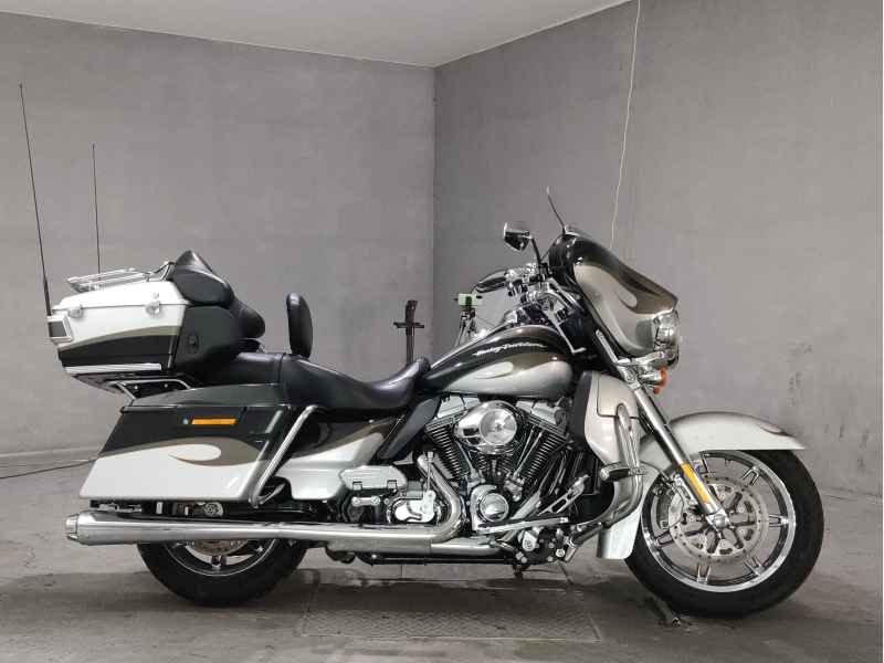 Harley-Davidson FLHTCUSE1800 CVO 2013