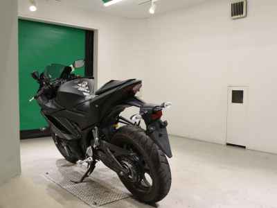 Yamaha YZF-R25 2021