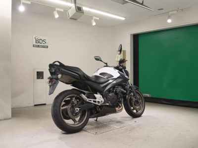 Suzuki GSR400 2014