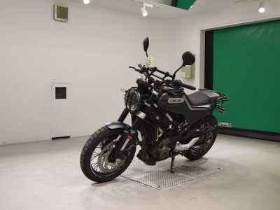 Husqvarna Svartpilen 401 2020