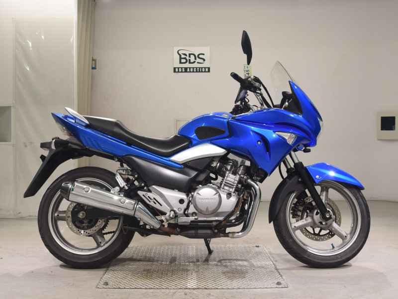 Suzuki GSR250S