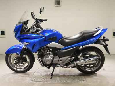 Suzuki GSR250S