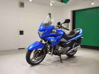 Suzuki GSR250S