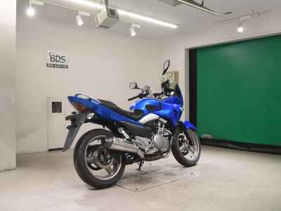 Suzuki GSR250S