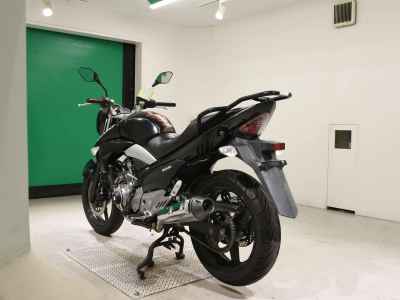 Suzuki GSR250
