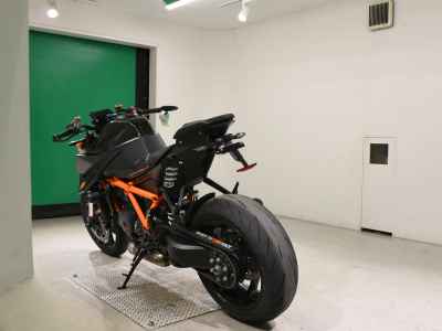 KTM 1290 Super Duke R 2022