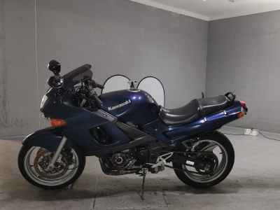 Kawasaki ZZR400 2005