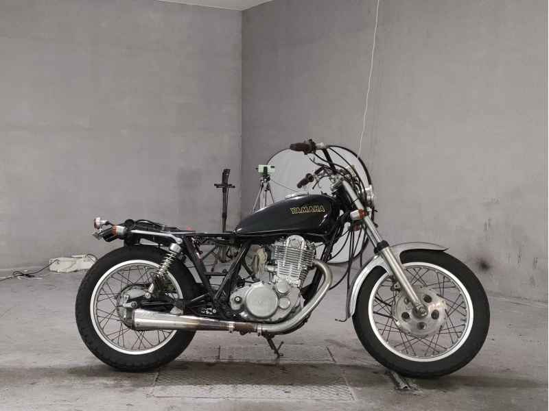 Yamaha SR400