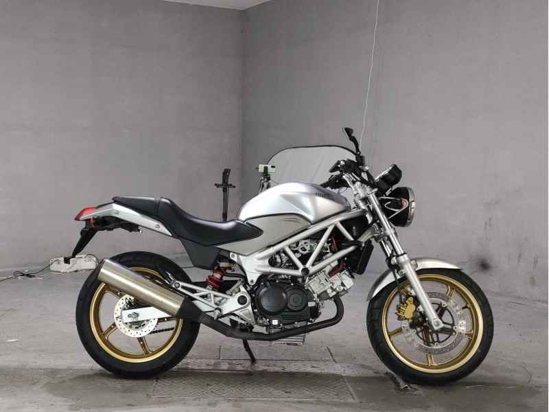 Honda VTR250 2011