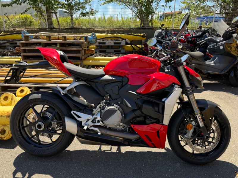 Ducati Streetfighter V2 2024
