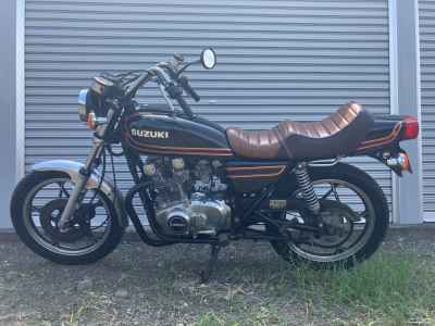 Suzuki GS400 2025