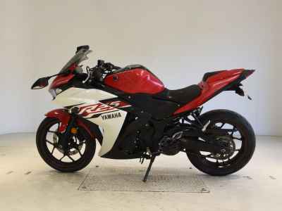 Yamaha YZF-R25 2015