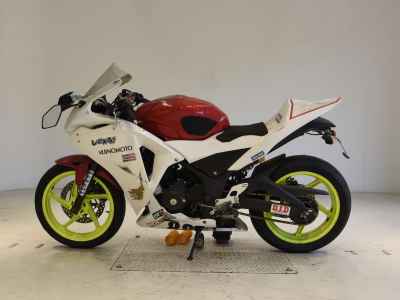 Honda CBR250R 2011