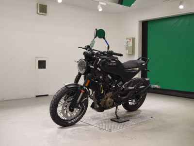 Husqvarna Svartpilen 401 2025