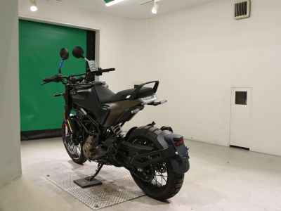 Husqvarna Svartpilen 401 2025