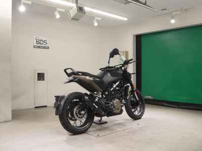 Husqvarna Svartpilen 401 2025