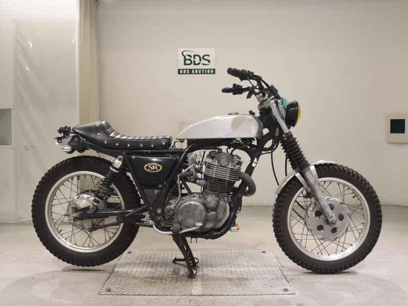 Yamaha SR400 2025