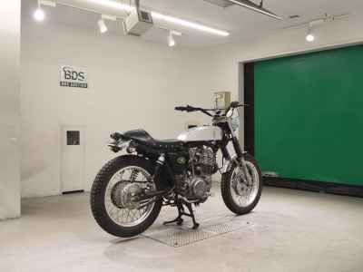 Yamaha SR400 2025