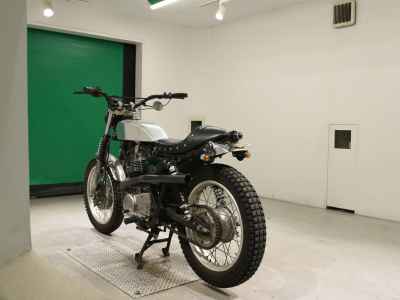 Yamaha SR400 2025
