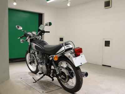 Yamaha SR400 2021
