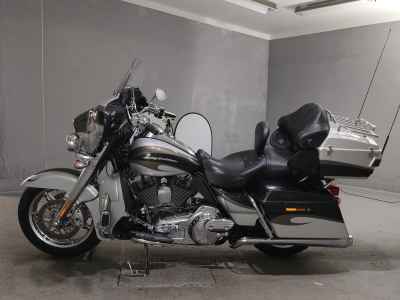 Harley-Davidson FLHTCUSE1800 CVO 2013