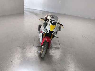 Yamaha YZF-R25 2022