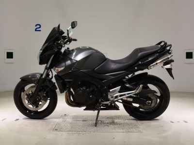 Suzuki GSR400 2011