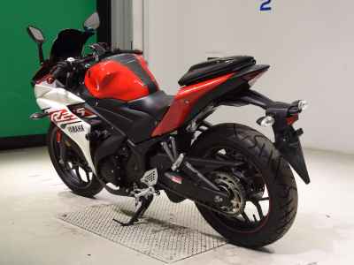 Yamaha YZF-R25 2015