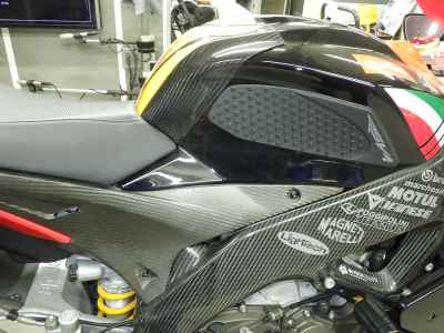 Aprilia RSV4 1000 Factory 2011