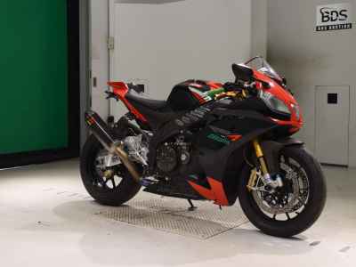 Aprilia RSV4 1000 Factory 2011