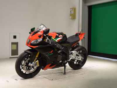 Aprilia RSV4 1000 Factory 2011