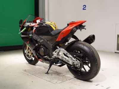 Aprilia RSV4 1000 Factory 2011
