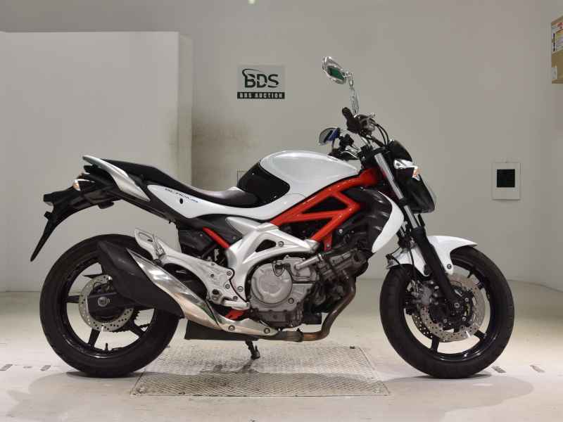 Suzuki Gladius SFV400 2010
