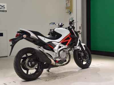 Suzuki Gladius SFV400 2010