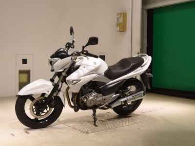 Suzuki GSR250
